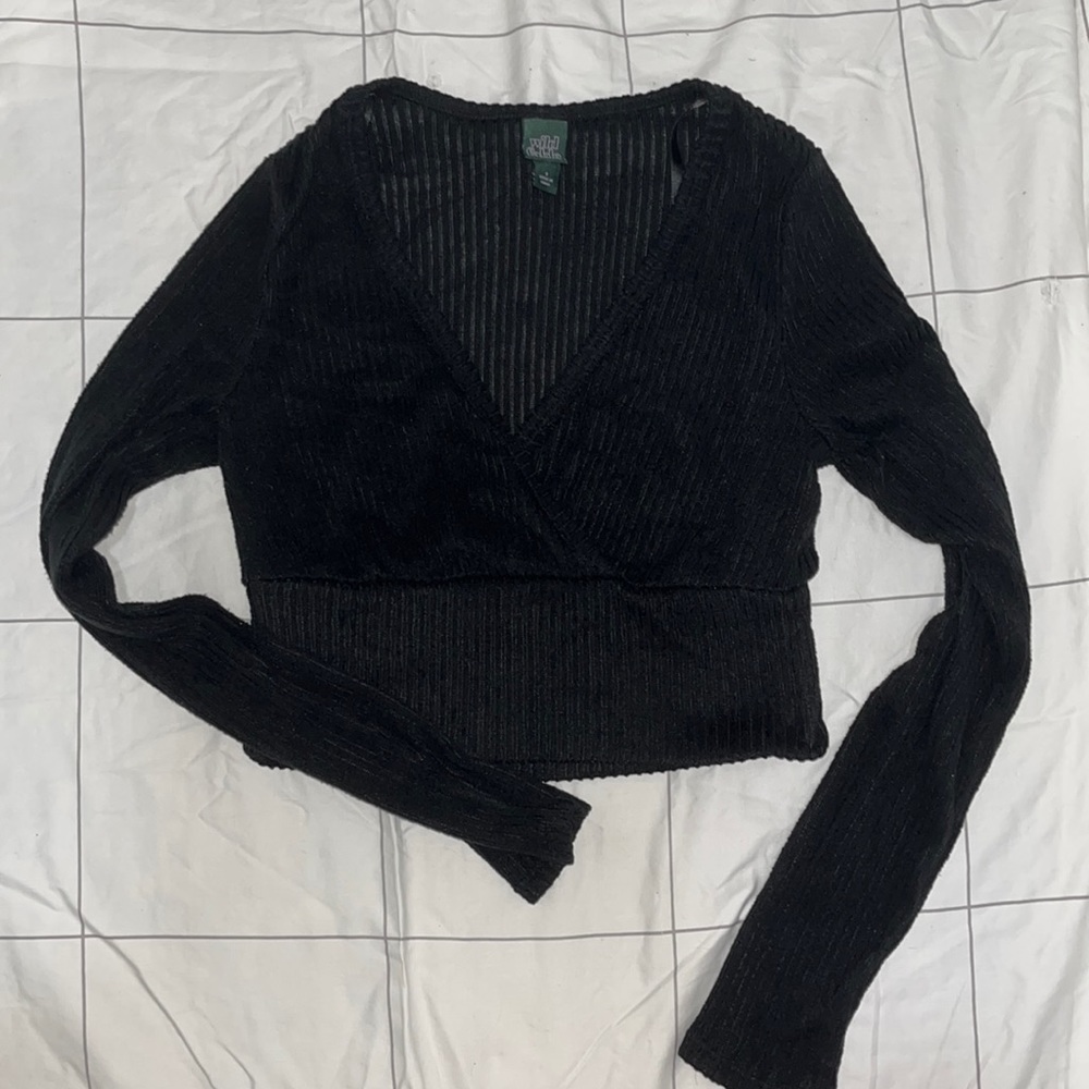Black long sleeve cross-over croptop
